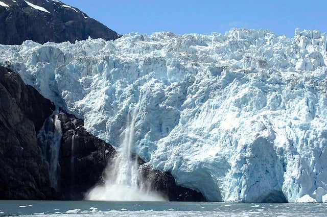 glacier-vêlage-glace-eau-paysage