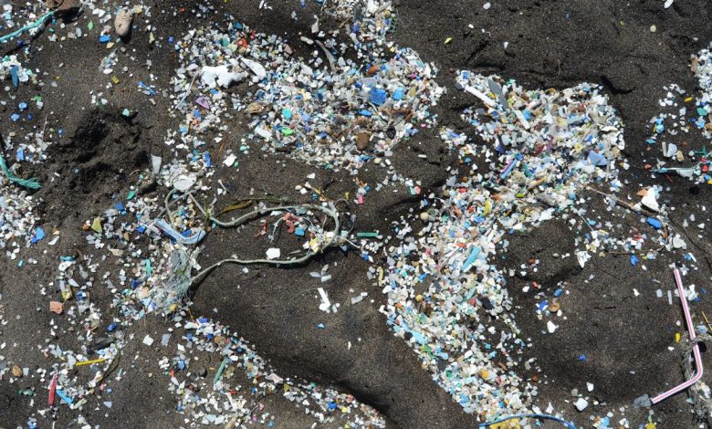 15 millions de tonnes de microplastiques polluent les fonds marins Par Mindy Weisberger publié le 9 octobre 20 Un nouveau rapport révèle que les débris de microplastiques sont deux fois plus abondants dans les profondeurs océaniques qu'à la surface de la mer.