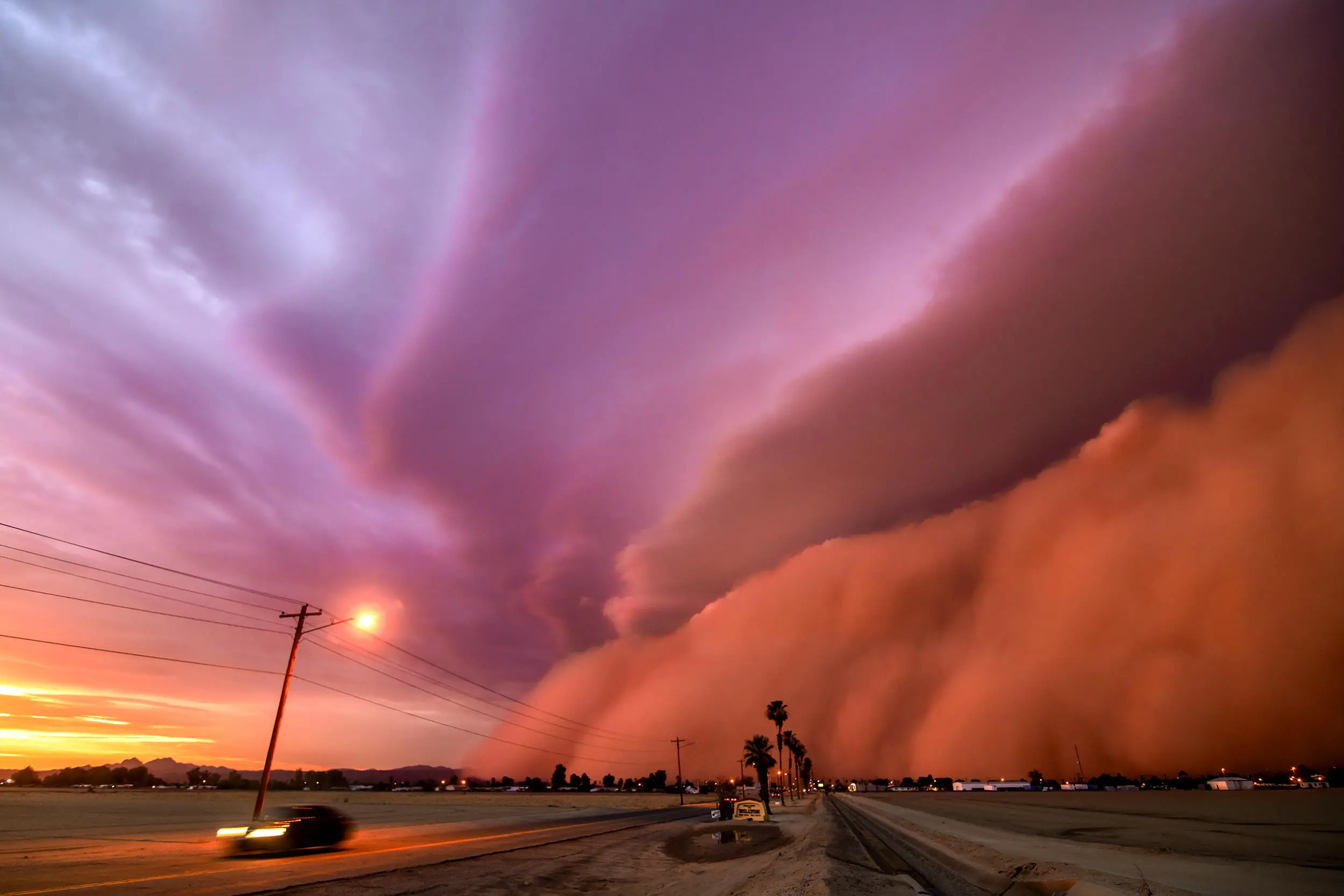 Une tempête de poussière épique s'abat sur Phoenix, en Arizona. La photographe Tina Wright écrit : 