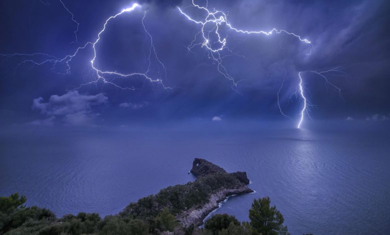 Tempêtes « monstrueuses » et bisons gelés : les photos météo les plus spectaculaires de 2020 Par Brandon Specktor publié le 21 octobre 20 Voici les gagnants du concours Photo météo de l'année 2020 de la Royal Meteorological Society, sponsorisé par AccuWeather.