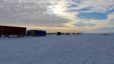 Les microbes qui se régalent de roches concassées prospèrent dans les lacs recouverts de glace de l'Antarctique Par Harry Baker publié le 5 juillet 21 Les scientifiques ont découvert comment les lacs sous-glaciaires sont capables de soutenir diverses communautés microbiennes en reproduisant l'érosion naturelle des sédiments lacustres dans un laboratoire.