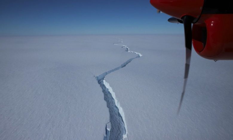 Une fissure géante libère un iceberg massif en Antarctique Par Yasemin Saplakoglu publié le 26 février 21 Cette rupture dramatique survient après qu'une fissure majeure s'est formée sur le plateau en novembre 2020 et a continué de croître.