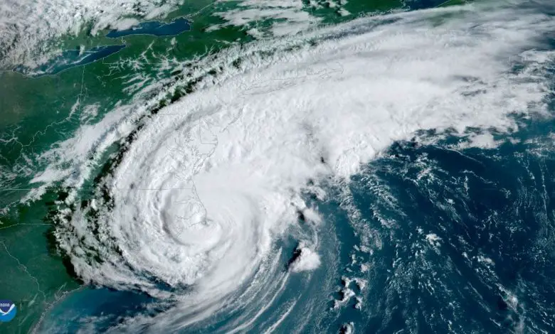 L'ouragan Dorian touche terre au cap Hatteras et vise le Canada Par Tia Ghose, Rafi Letzter publié le 6 septembre 19 Toujours une tempête dangereuse, Dorian a déferlé sur le cap Hatteras en Caroline du Nord ce matin.