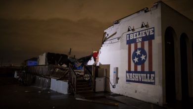 Comment une épidémie de tornade a fait 22 morts dans le centre du Tennessee Par Rafi Letzter publié le 3 mars 20 Vingt-deux sont morts, d'autres sont portés disparus et de nombreux autres sont blessés après qu'une tempête supercellulaire a engendré une série de tornades tôt mardi matin, dont une qui a frappé le centre-ville Nashville.