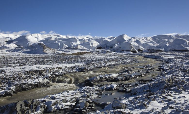 D'anciens virus jamais vus auparavant découverts enfermés dans un glacier tibétain Par Laura Geggel publié le 22 janvier 20 Une nouvelle technique d'étude des microbes anciens dans les glaciers a conduit à la découverte de virus jusque-là inconnus.