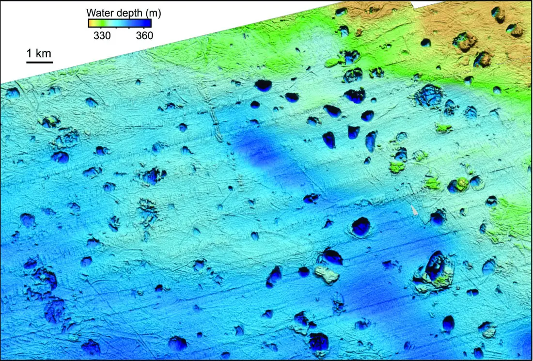 Des centaines de cratères parsèment une superficie de 170 miles carrés (440 kilomètres carrés) dans la mer de Barents. Plus de 100 d'entre eux mesurent plus de 1 km de large.