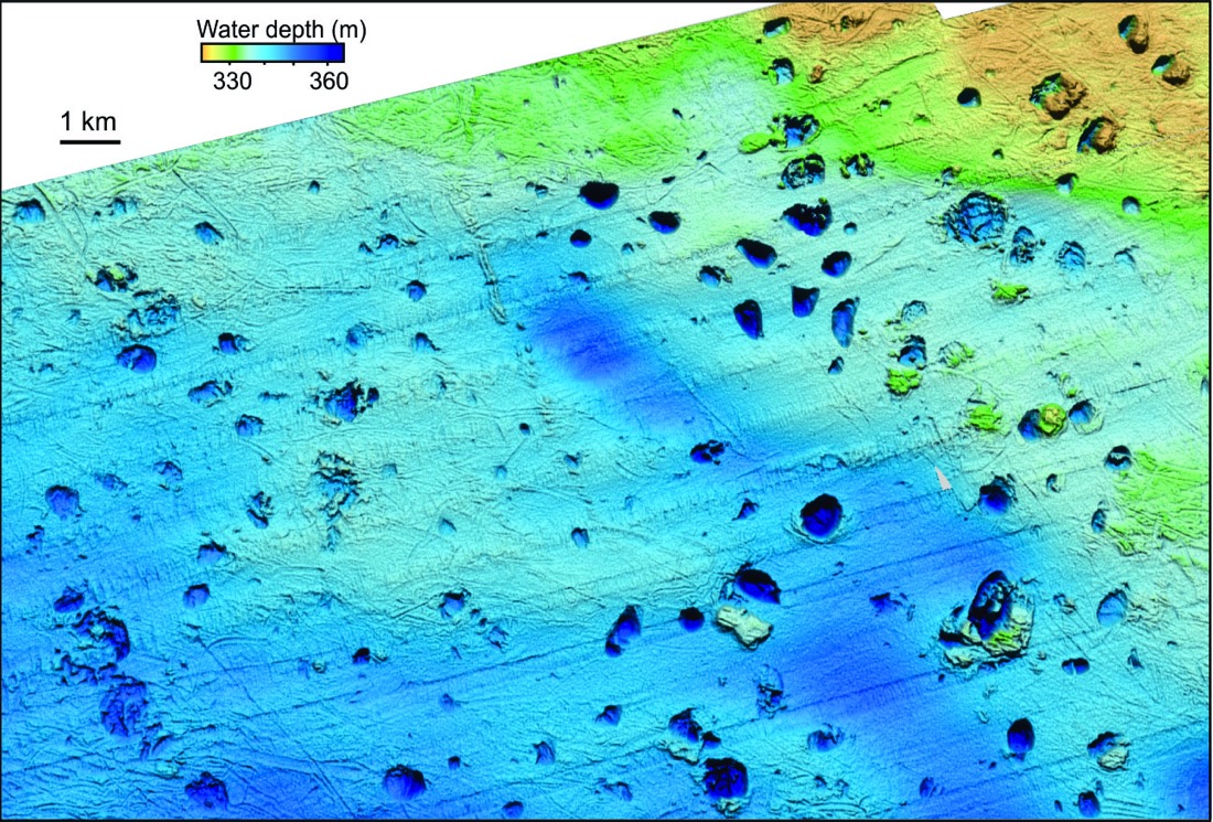 Des centaines de cratères parsèment une superficie de 170 miles carrés (440 kilomètres carrés) dans la mer de Barents. Plus de 100 d'entre eux mesurent plus de 1 km de large.