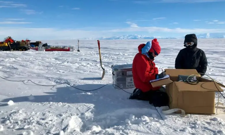 «L'IRM géant de l'Antarctique» révèle «l'eau de mer fossile» sous la calotte glaciaire Par Nicoletta Lanese publié le 5 mai 22 L'eau de mer fossile peut être trouvée dans les profondeurs de l'aquifère.