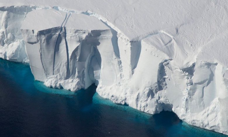 La fonte des calottes glaciaires ajoutera plus de 15 pouces à l'élévation du niveau mondial de la mer d'ici 2100 Par Chelsea Gohd publié le 21 septembre 20 Une nouvelle étude internationale montre l'impact significatif que la fonte des calottes glaciaires aura sur le niveau mondial de la mer.