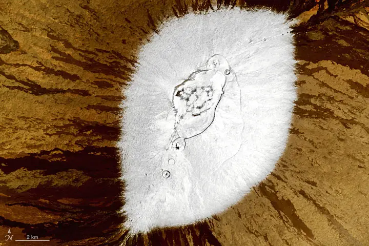 Une image satellite de la neige sur le Mauna Loa sur la grande île d'Hawaï.