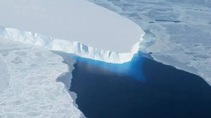 Le «glacier Doomsday» de l'Antarctique mène une bataille invisible contre l'intérieur de la Terre, selon une nouvelle étude de Brandon Specktor publiée le 20 août 21