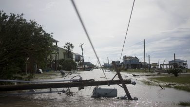 L'ouragan record Laura tue 4 personnes et laisse des traces de destruction à travers la Louisiane Par Rafi Letzter publié le 27 août 20 Le plus fort ouragan du Golfe depuis que Katrina s'est abattu sur le sud-ouest de la Louisiane tôt ce matin (27 août).  Les eaux de crue peuvent ne pas reculer pendant des jours.