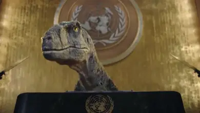 Un dinosaure parlant envahit l'ONU pour prononcer un discours sur le changement climatique dans une nouvelle vidéo bizarre mais brillante Par Harry Baker publié le 27 octobre 21
