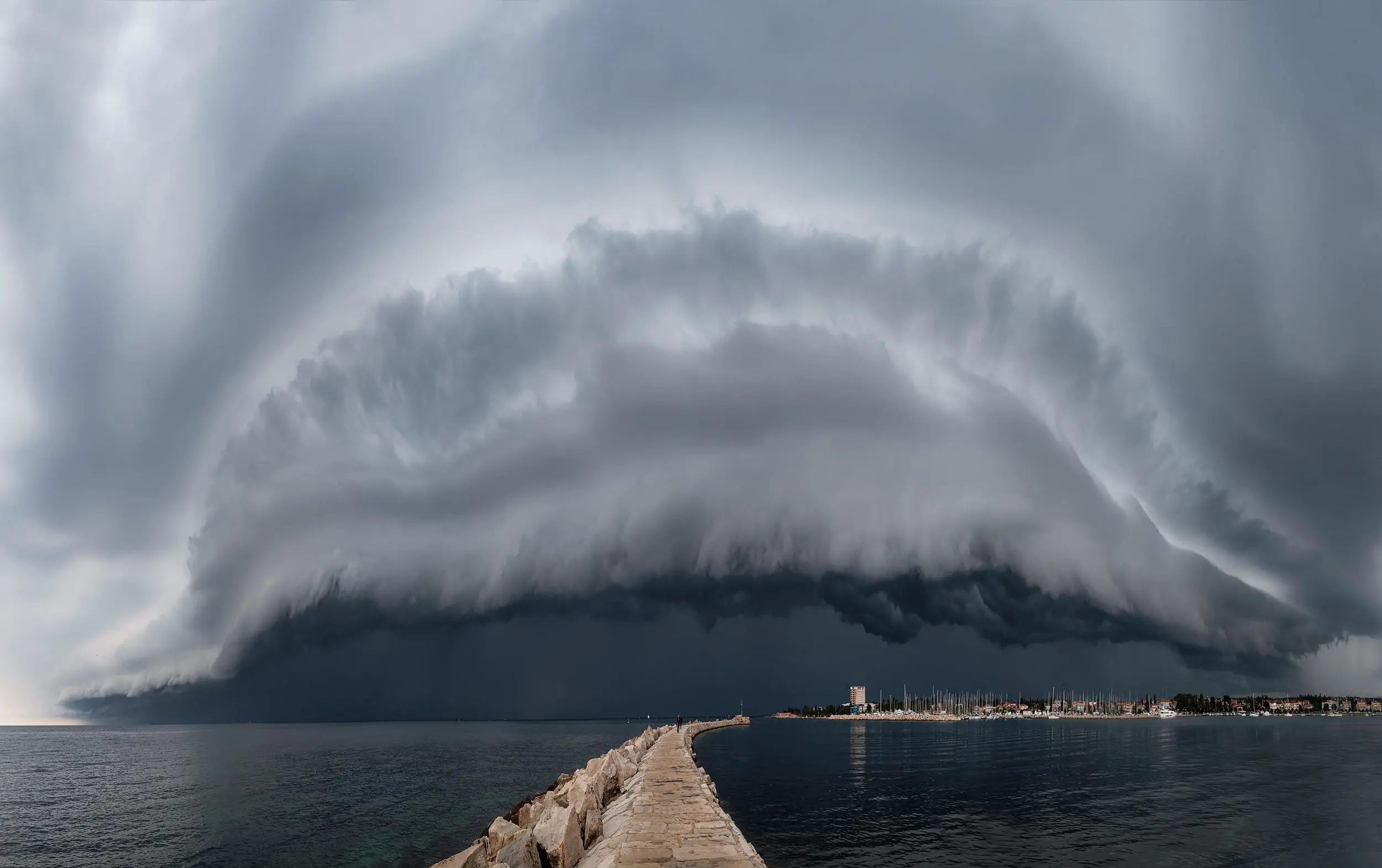Une tempête se dresse sur Umag, en Croatie. La photographe Maja Kraljik écrit : 
