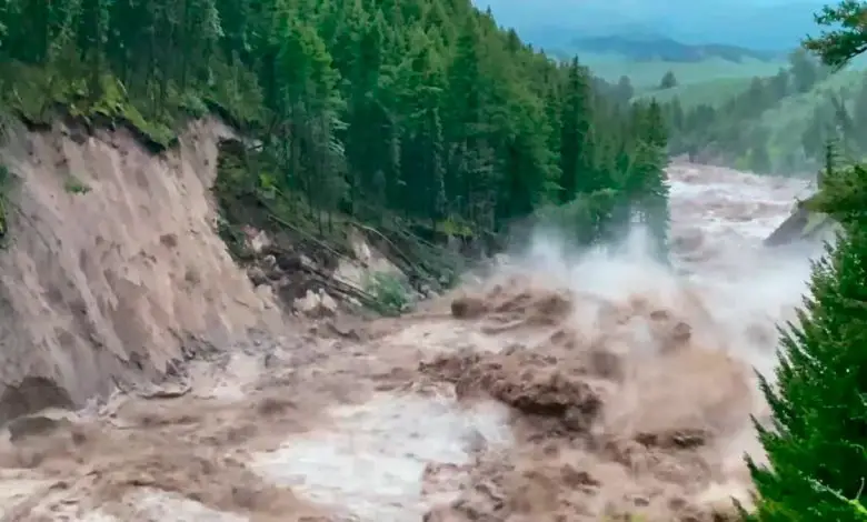 Une vidéo montre des inondations déchaînées à Yellowstone Par Stephanie Pappas publié le 25 juillet 22 Routes et bâtiments emportés, berges minées - une nouvelle vidéo du National Park Service montre les dégâts causés par l'inondation du 13 juin à Yellowstone.