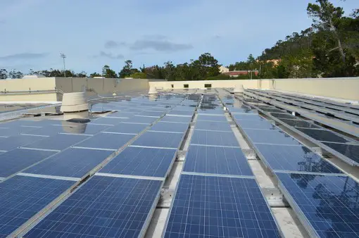 panneaux-solaires-sur-toit
