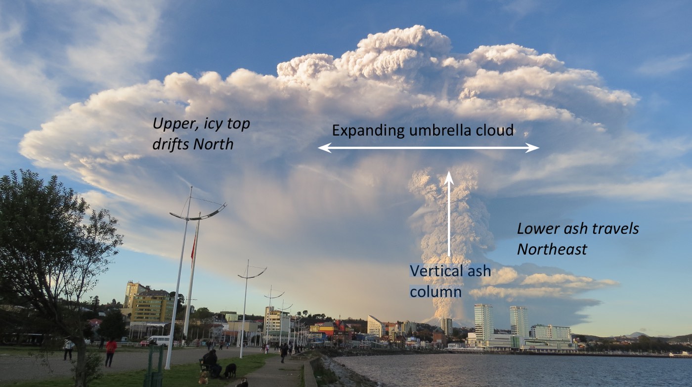 Un regard sur l'éruption d'avril 2015 du volcan Calbuco au Chili, qui a produit des éclairs volcaniques.