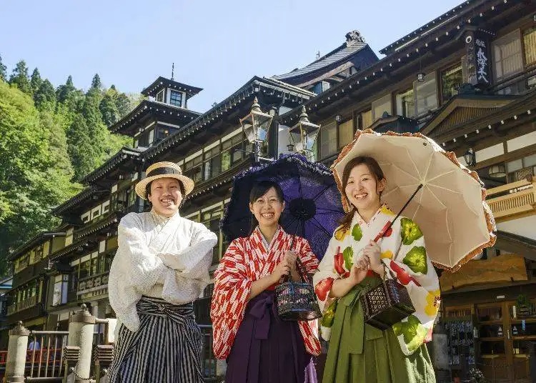 Le café I'rasgayna est un endroit idéal pour louer un kimono à Ginzan Onsen.